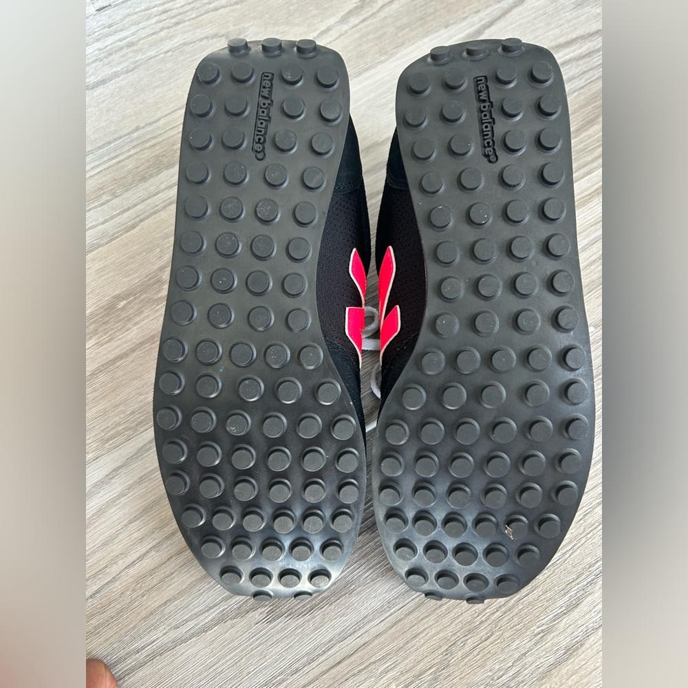 ✨New Balance Black Sneakers with Hot Pink 'N' Accent - Picture 11 of 11